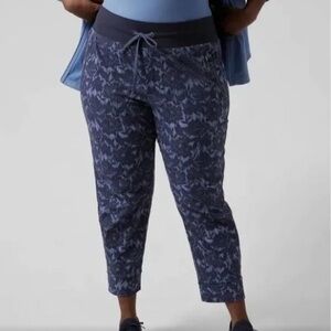 Athleta Blue Floral Print Trekkie North HighRise QuickDry UPF50+ Joggers NWOT 18